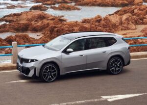 Gambar sisi BMW iX3