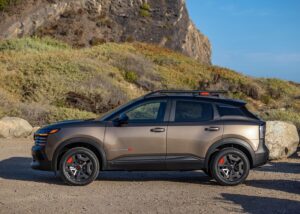 Gambar sisi Nissan Kicks Rock Creek