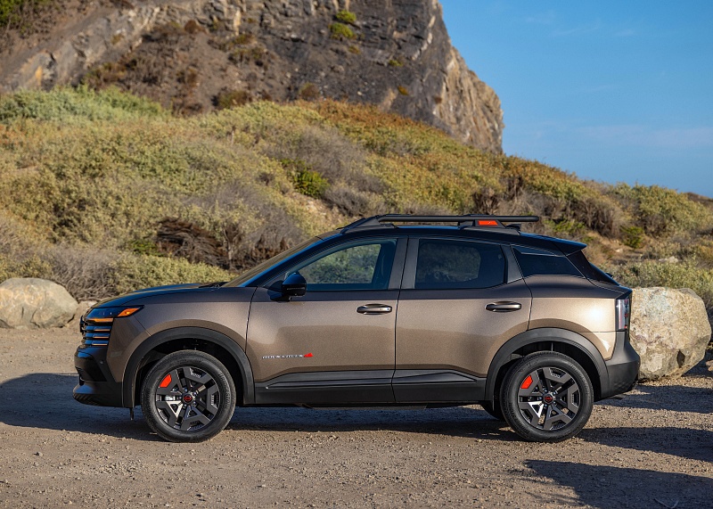 Gambar sisi Nissan Kicks Rock Creek