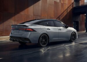 Gambar belakang Nissan Sentra Midnight Edition 2027
