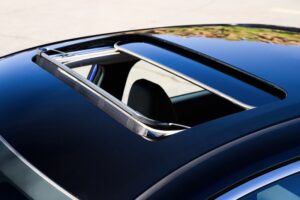 Gambar bumbung suria Nissan Sentra SR 2027