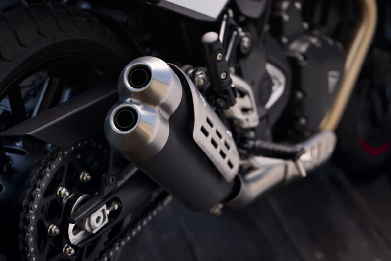 Triumph Tracker 400 2026 (12)