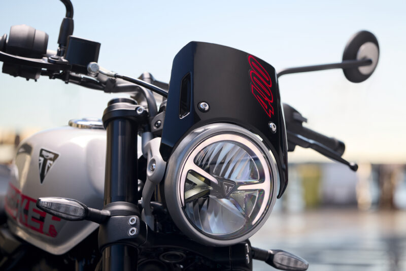 Triumph Tracker 400 2026 (8)