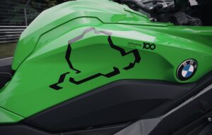 Gambar ciri khas BMW Motorrad 100 Years of Nürburgring