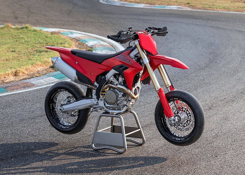 Gambar sisi Ducati Desmo450 SM 2027