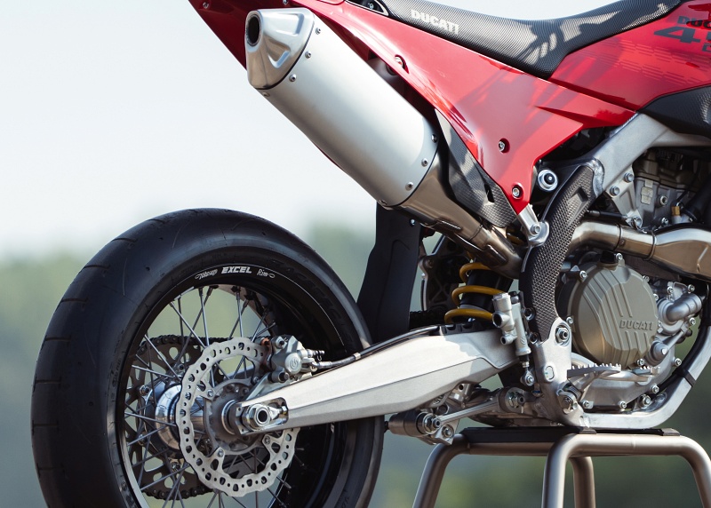 Brek dan suspensi Enjin Ducati Desmo450 SM 2027