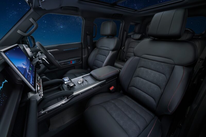 Image 15 – Front Seat