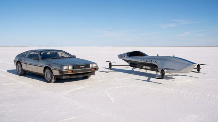 Gambar depan DMC DeLorean dan eVTOL pesawat Airspeeder