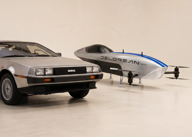 Gambar depan DMC DeLorean dan eVTOL pesawat Airspeeder
