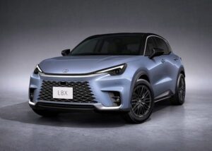 Gambar depan Lexus LBX 2027 Jepun
