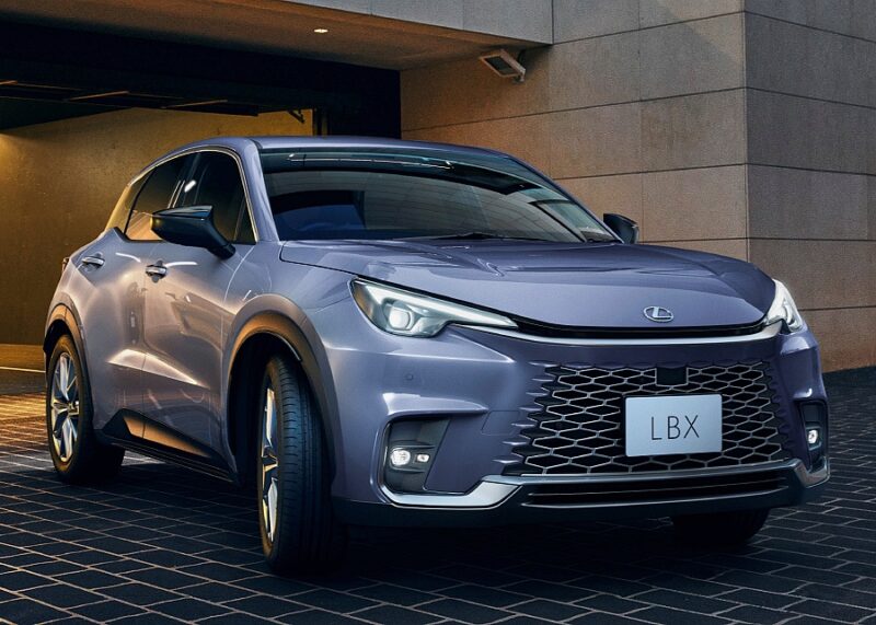 Gambar depan Lexus LBX 2027 Jepun