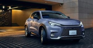 Gambar depan Lexus LBX 2027 Jepun