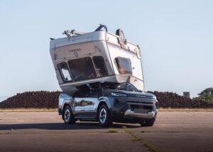 Toyota jatuhkan karavan 760kg ke atas Hilux Electric