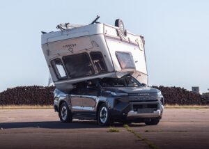 Toyota jatuhkan karavan 760kg ke atas Hilux Electric