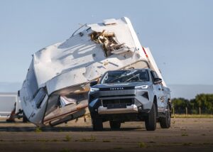 Toyota jatuhkan karavan 760kg ke atas Hilux Electric