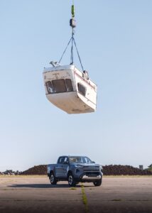 Toyota jatuhkan karavan 760kg ke atas Hilux Electric