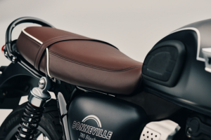 Triumph Bonneville T40 Black 2027.12